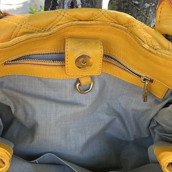 MARC JACOBS RARE mustard yellow calfskin quilted leather shoulder purse. - Picture 12 of 16